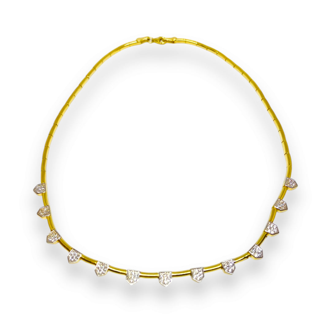 Üçgen Taşlı Yassı Kolye