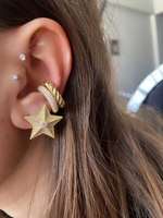 Load image into Gallery viewer, Taşlı Orta Boy Kıkırdak Küpe